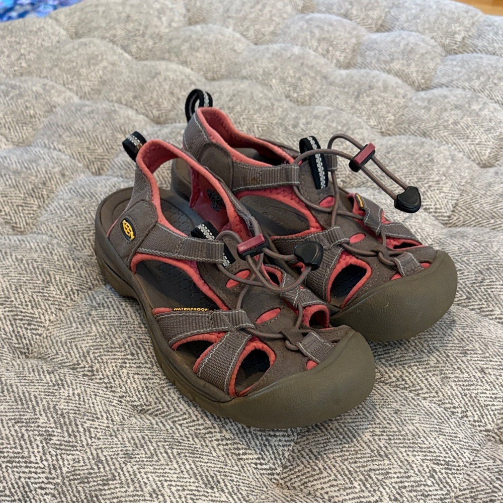 Keen sandals size 6.5